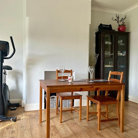 Quiet Double Bedroom With Garden View, Breakfast Hazel Grove Extérieur photo