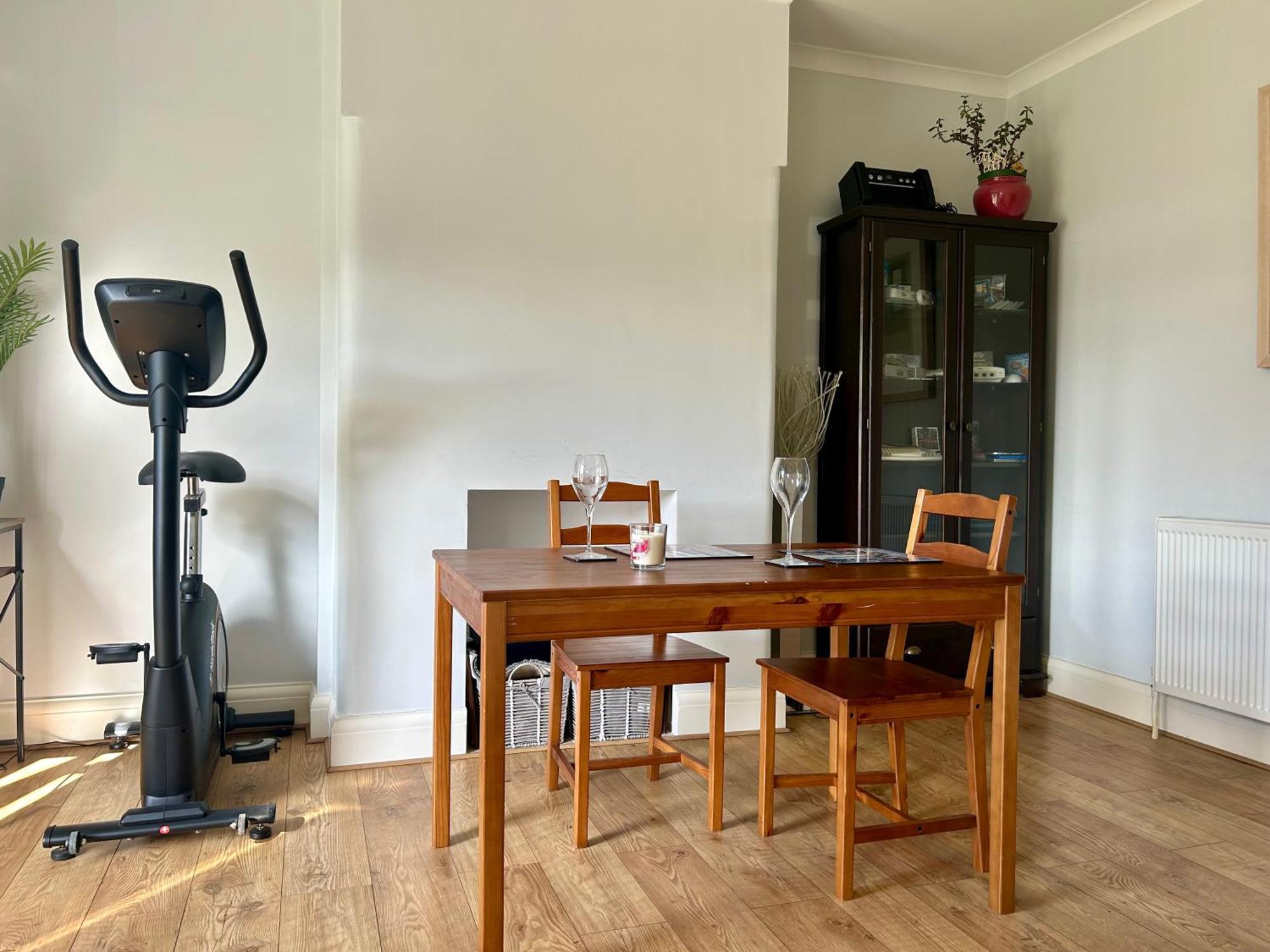 Quiet Double Bedroom With Garden View, Breakfast Hazel Grove Extérieur photo